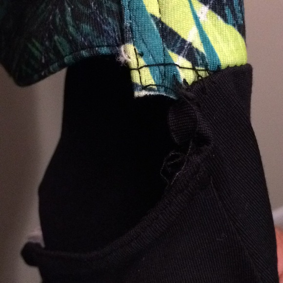 Tropical Bodycon Dress 🔥 Host pick🔥 - Picture 3 of 5